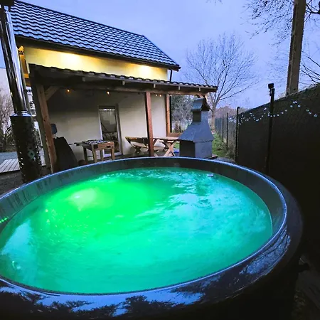 Сasa de vacaciones House Lawendowa Przystan - Dom Z Jacuzzi Nad Jeziorem Miszkowice